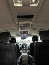 Load image into Gallery viewer, 2015 Chrysler Town and Country Touring L