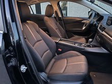 Load image into Gallery viewer, 2017 Mazda Mazda 3i Sport