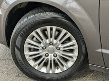 Load image into Gallery viewer, 2015 Chrysler Town and Country Touring L