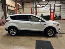 Load image into Gallery viewer, 2017 Ford Escape SE