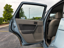 Load image into Gallery viewer, 2009 Ford Focus SE