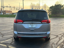 Load image into Gallery viewer, 2017 Chrysler Pacifica Touring L