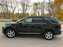 Load image into Gallery viewer, 2017 Ford Explorer XLT