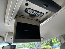 Load image into Gallery viewer, 2013 Chrysler Town and Country Touring L