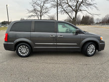 Load image into Gallery viewer, 2015 Chrysler Town and Country Touring L