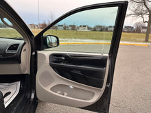 Load image into Gallery viewer, 2015 Chrysler Town and Country Touring L