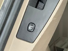 Load image into Gallery viewer, 2014 Chrysler Town and Country Touring L