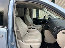 Load image into Gallery viewer, 2013 Chrysler Town and Country Touring L
