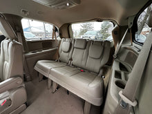 Load image into Gallery viewer, 2014 Chrysler Town and Country Touring L