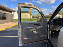 Load image into Gallery viewer, 2005 Chevrolet Tahoe Z71