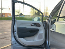 Load image into Gallery viewer, 2017 Chrysler Pacifica Touring L