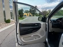 Load image into Gallery viewer, 2012 Dodge Grand Caravan SE