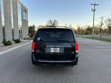 Load image into Gallery viewer, 2017 Dodge Grand Caravan SXT