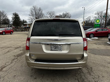 Load image into Gallery viewer, 2014 Chrysler Town and Country Touring L