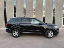 Load image into Gallery viewer, 2017 Ford Explorer XLT