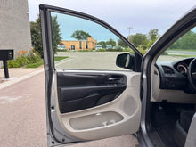Load image into Gallery viewer, 2013 Dodge Grand Caravan SE
