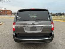 Load image into Gallery viewer, 2015 Chrysler Town and Country Touring L