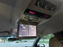 Load image into Gallery viewer, 2016 Chrysler Town and Country Touring