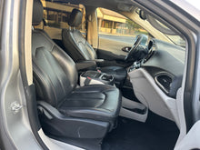 Load image into Gallery viewer, 2017 Chrysler Pacifica Touring L