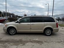 Load image into Gallery viewer, 2014 Chrysler Town and Country Touring L
