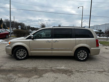 Load image into Gallery viewer, 2014 Chrysler Town and Country Touring L
