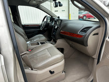 Load image into Gallery viewer, 2014 Chrysler Town and Country Touring L
