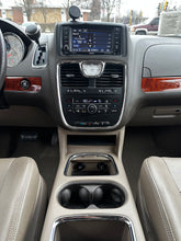 Load image into Gallery viewer, 2014 Chrysler Town and Country Touring L