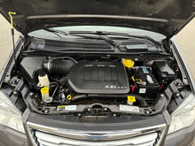 Load image into Gallery viewer, 2015 Chrysler Town and Country Touring L