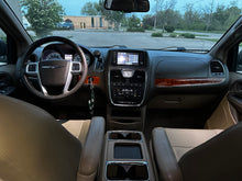 Load image into Gallery viewer, 2016 Chrysler Town and Country Touring
