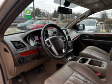 Load image into Gallery viewer, 2014 Chrysler Town and Country Touring L