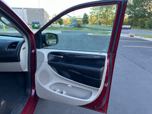 Load image into Gallery viewer, 2014 Dodge Grand Caravan