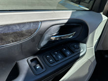 Load image into Gallery viewer, 2013 Chrysler Town and Country Touring L