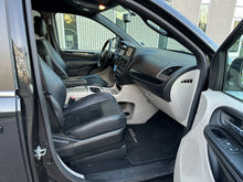 Load image into Gallery viewer, 2017 Dodge Grand Caravan SXT