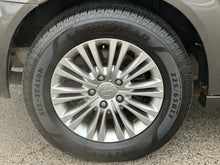 Load image into Gallery viewer, 2015 Chrysler Town and Country Touring L