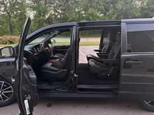 Load image into Gallery viewer, 2015 Dodge Grand Caravan SXT