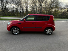 Load image into Gallery viewer, 2010 Kia Soul +