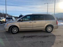 Load image into Gallery viewer, 2013 Chrysler Town & Country Touring