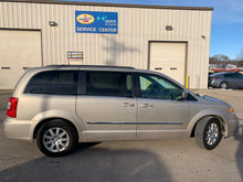Load image into Gallery viewer, 2013 Chrysler Town & Country Touring