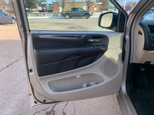 Load image into Gallery viewer, 2013 Chrysler Town & Country Touring