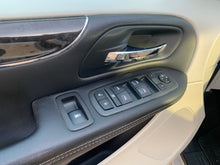 Load image into Gallery viewer, 2013 Chrysler Town & Country Touring