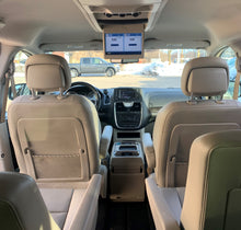 Load image into Gallery viewer, 2013 Chrysler Town & Country Touring