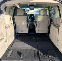 Load image into Gallery viewer, 2013 Chrysler Town & Country Touring