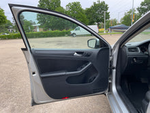 Load image into Gallery viewer, 2012 Volkswagen Jetta SE