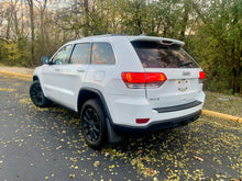 Load image into Gallery viewer, 2015 Jeep Grand Cherokee Laredo