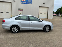 Load image into Gallery viewer, 2012 Volkswagen Jetta SE