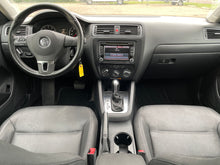 Load image into Gallery viewer, 2012 Volkswagen Jetta SE