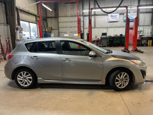 Load image into Gallery viewer, 2011 Mazda Mazda3 S Hatchback