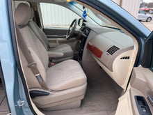 Load image into Gallery viewer, 2008 Chrysler Town & Country