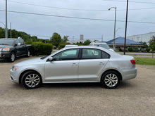 Load image into Gallery viewer, 2012 Volkswagen Jetta SE