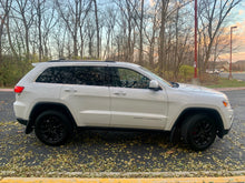Load image into Gallery viewer, 2015 Jeep Grand Cherokee Laredo